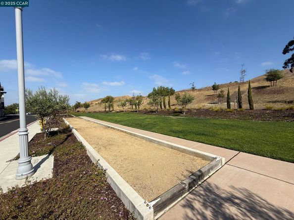 850 Heaven Ct, Hayward CA 94544