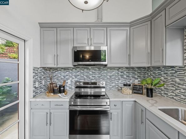50 Brookwood Rd, Orinda CA 94563