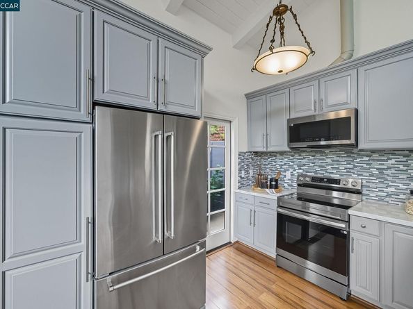 50 Brookwood Rd, Orinda CA 94563