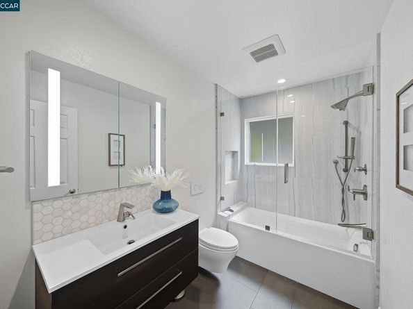 50 Brookwood Rd, Orinda CA 94563