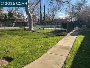 5451 Roundtree PL F, Concord CA 94521