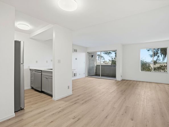 955 Shorepoint Ct 110, Alameda CA 94501