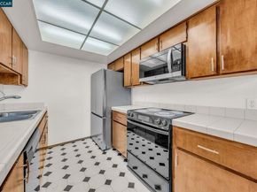 1383 Hull Ln, Martinez CA 94553