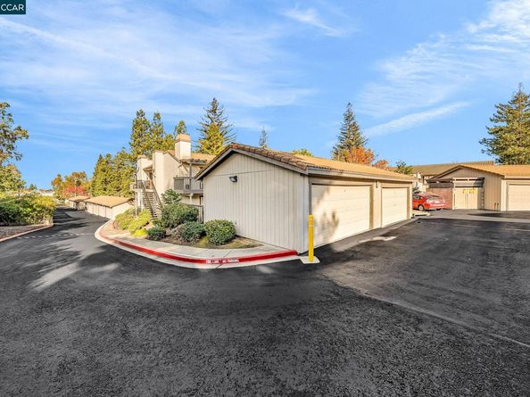 1383 Hull Ln, Martinez CA 94553