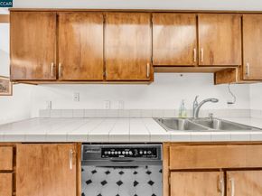 1383 Hull Ln, Martinez CA 94553