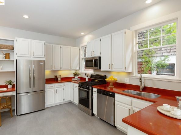 3860 Greenwood Ave, Oakland CA 94602