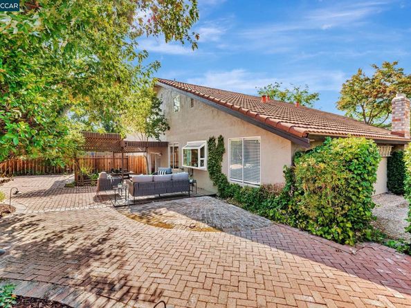 1372 Bent Tree Ln, Concord CA 94521