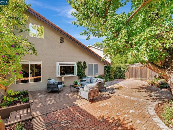 1372 Bent Tree Ln, Concord CA 94521