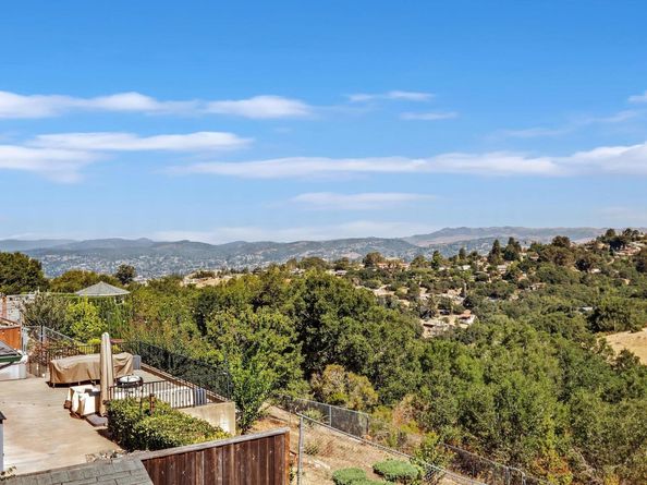 3740 Oakes Dr, Hayward CA 94542