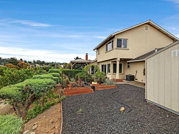3740 Oakes Dr, Hayward CA 94542