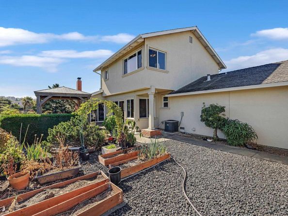3740 Oakes Dr, Hayward CA 94542