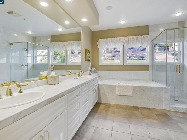 31 Merrill Cir S, Moraga CA 94556