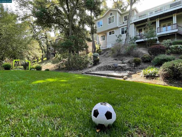 31 Merrill Cir S, Moraga CA 94556