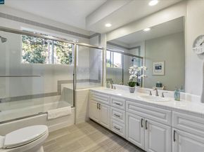 31 Merrill Cir S, Moraga CA 94556
