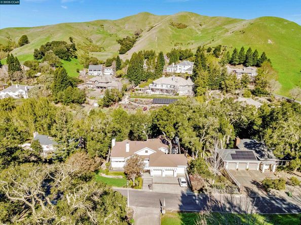 31 Merrill Cir S, Moraga CA 94556