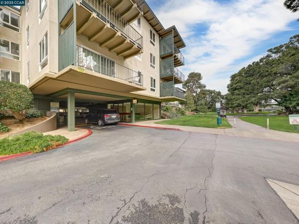 820 N Delaware St 215, San Mateo CA 94401