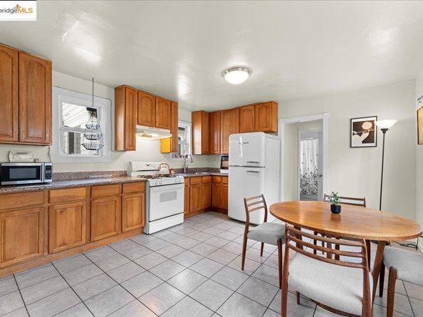 10430 Voltaire Ave, Oakland CA 94603