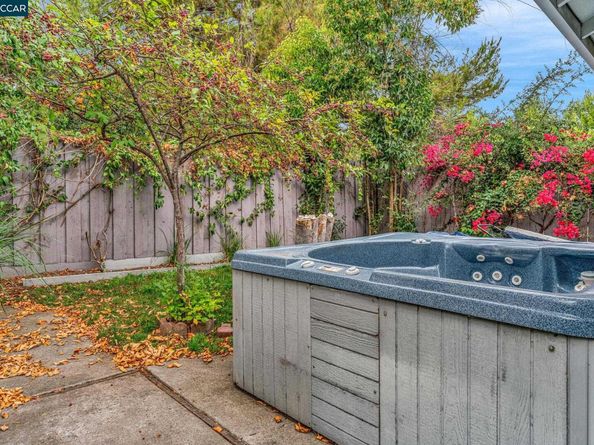 996 Coral Ridge Cir, Rodeo CA 94572