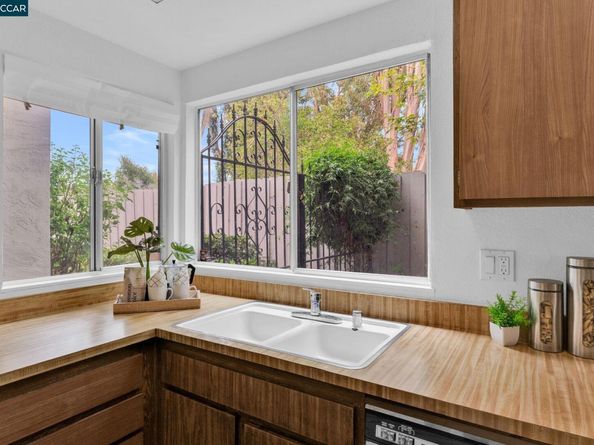 996 Coral Ridge Cir, Rodeo CA 94572