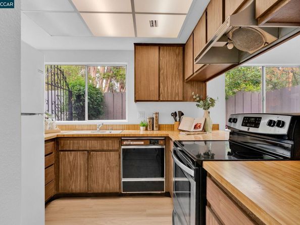 996 Coral Ridge Cir, Rodeo CA 94572
