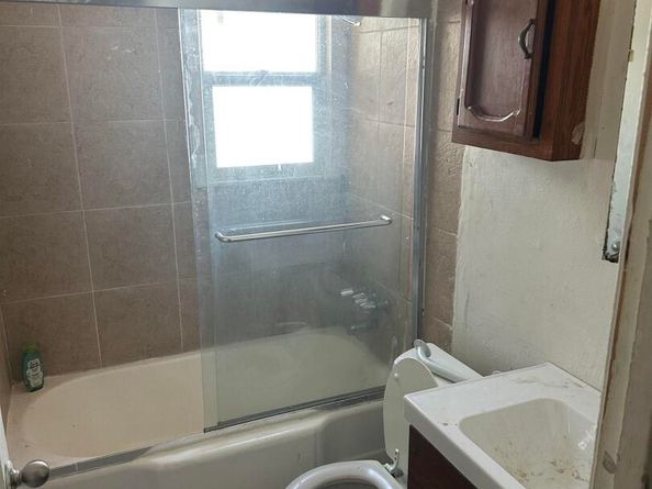 5651 Telegraph, Oakland CA 94609