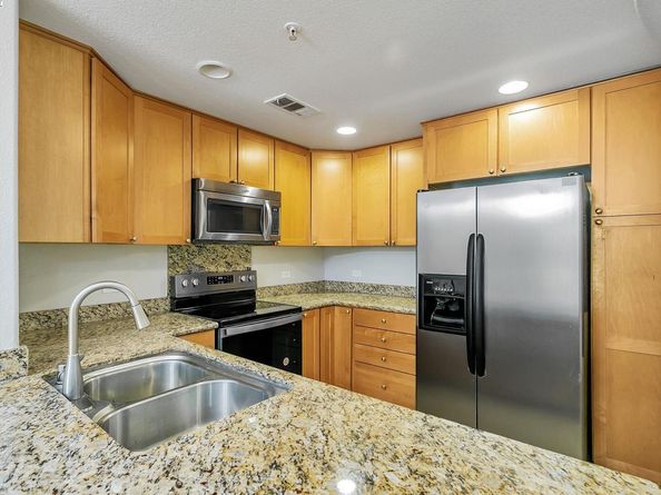 700 S Abel St 411, Milpitas CA 95035