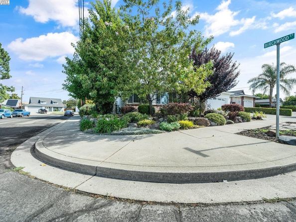 1876 Lynwood Dr, Concord CA 94519