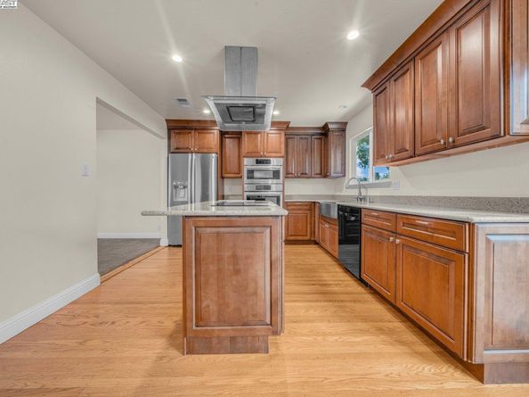 1876 Lynwood Dr, Concord CA 94519