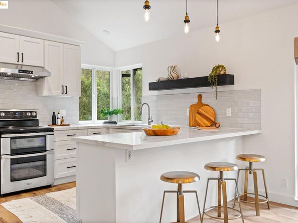 6931 Pinehaven Road, Oakland CA 94611