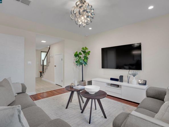 141 Mountain Valley St, Oakland CA 94605