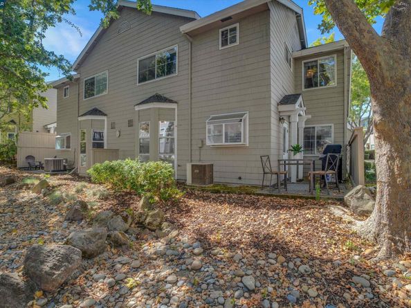 235 Pebblecreek Ct, Martinez CA 94553