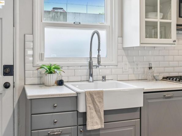 4170 Emerald St 4, Oakland CA 94609