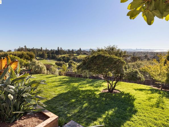 5737 Country Club Dr, Oakland CA 94618