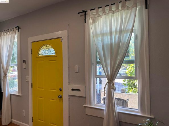 2816 Viola St, Oakland CA 94619