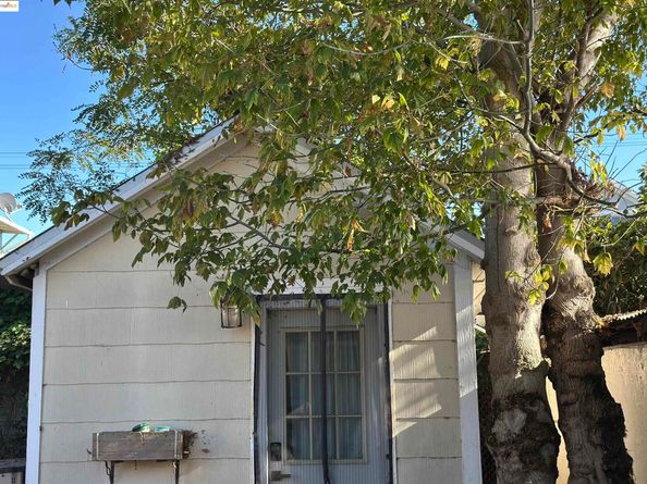 2816 Viola St, Oakland CA 94619