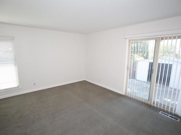 1302 New Hampshire Dr, Concord CA 94521