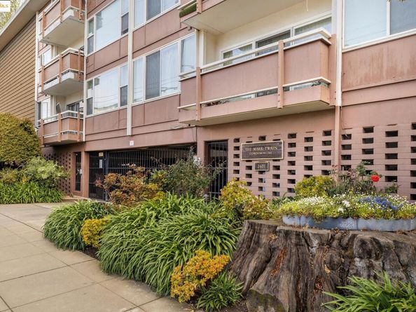 2601 College Ave 205, Berkeley CA 94704