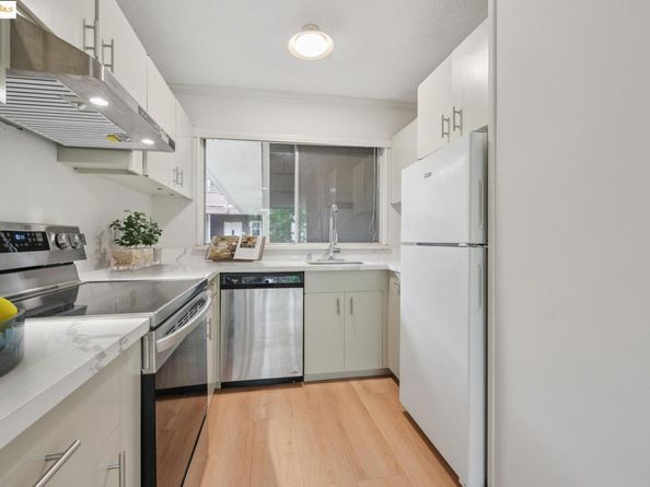 2601 College Ave 205, Berkeley CA 94704