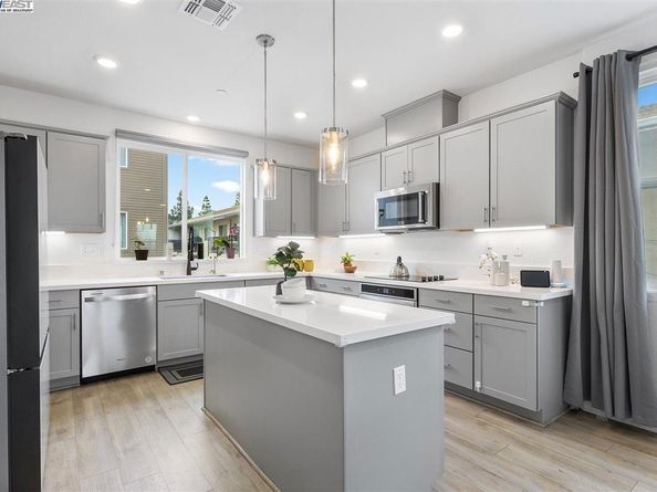 403 Industrial Parkway, Hayward CA 94544