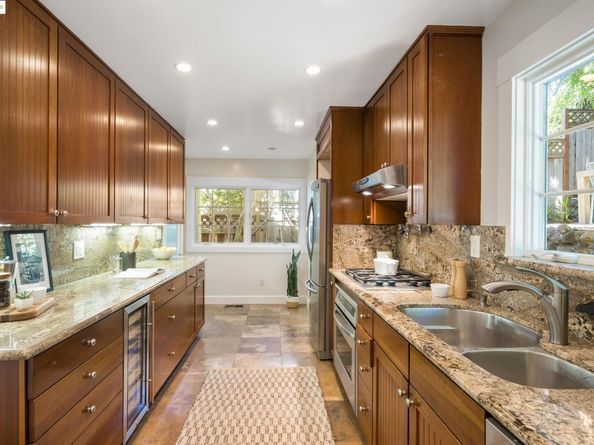 6314 Broadway Ter, Oakland CA 94618