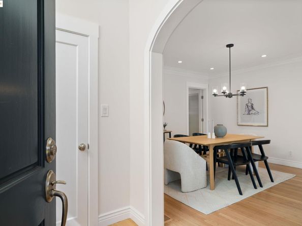6314 Broadway Ter, Oakland CA 94618