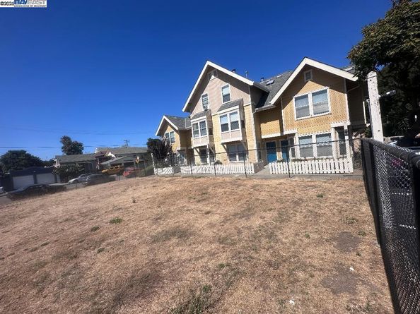 1021 Santa Ines Ct, Oakland CA 94601