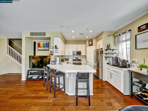 750 Summer Ln, Richmond CA 94806