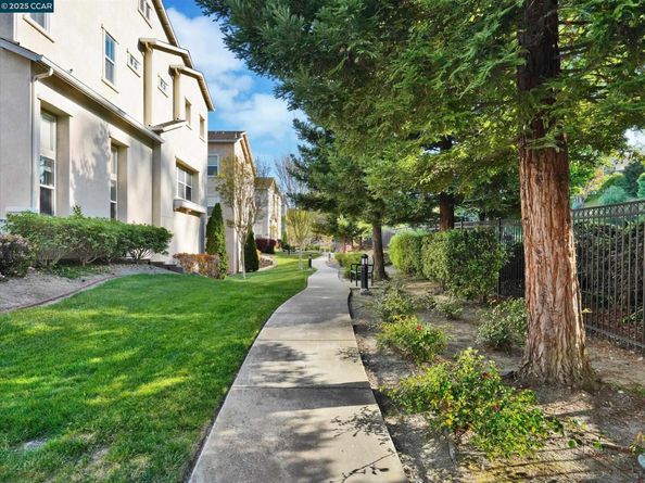 750 Summer Ln, Richmond CA 94806