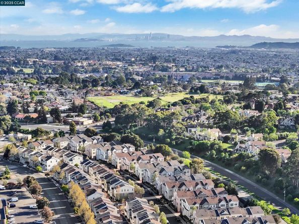 750 Summer Ln, Richmond CA 94806