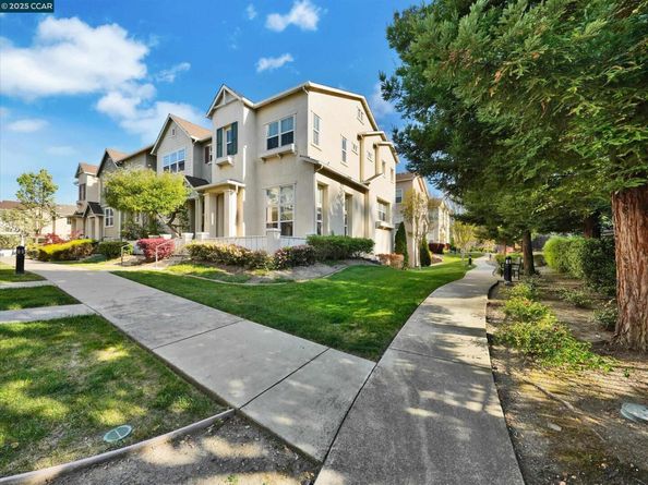 750 Summer Ln, Richmond CA 94806