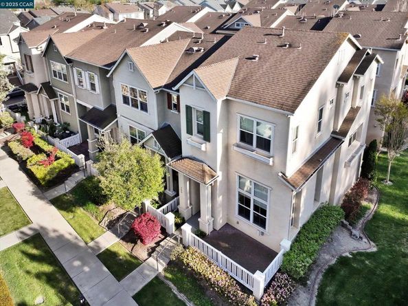 750 Summer Ln, Richmond CA 94806