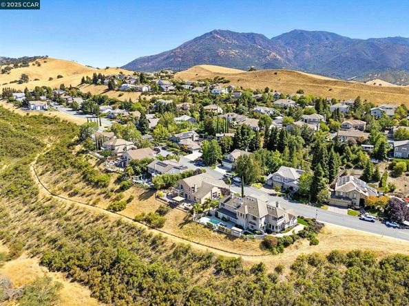 1023 Pebble Beach Dr, Clayton CA 94517