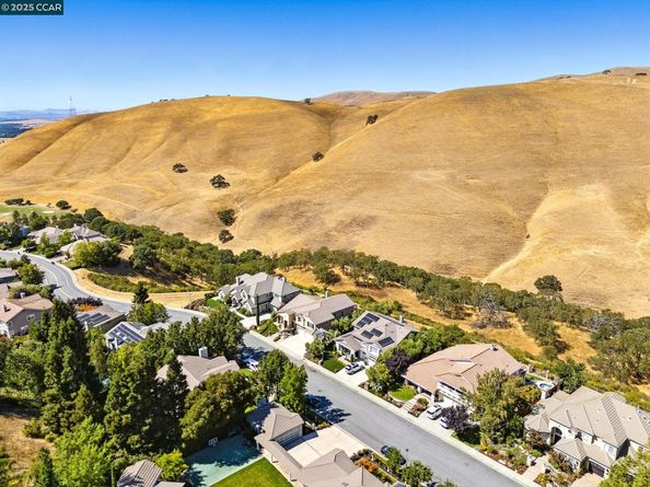 1023 Pebble Beach Dr, Clayton CA 94517