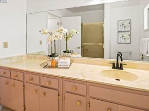 11110 Monan St, Oakland CA 94605